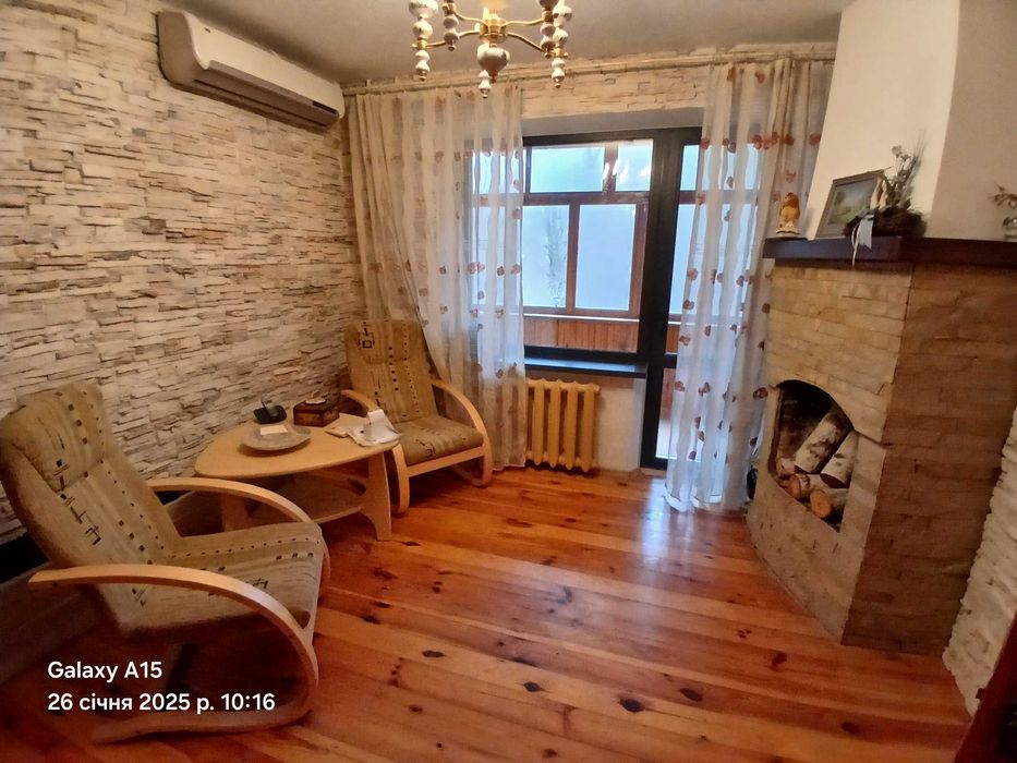 Будинок біля лісу