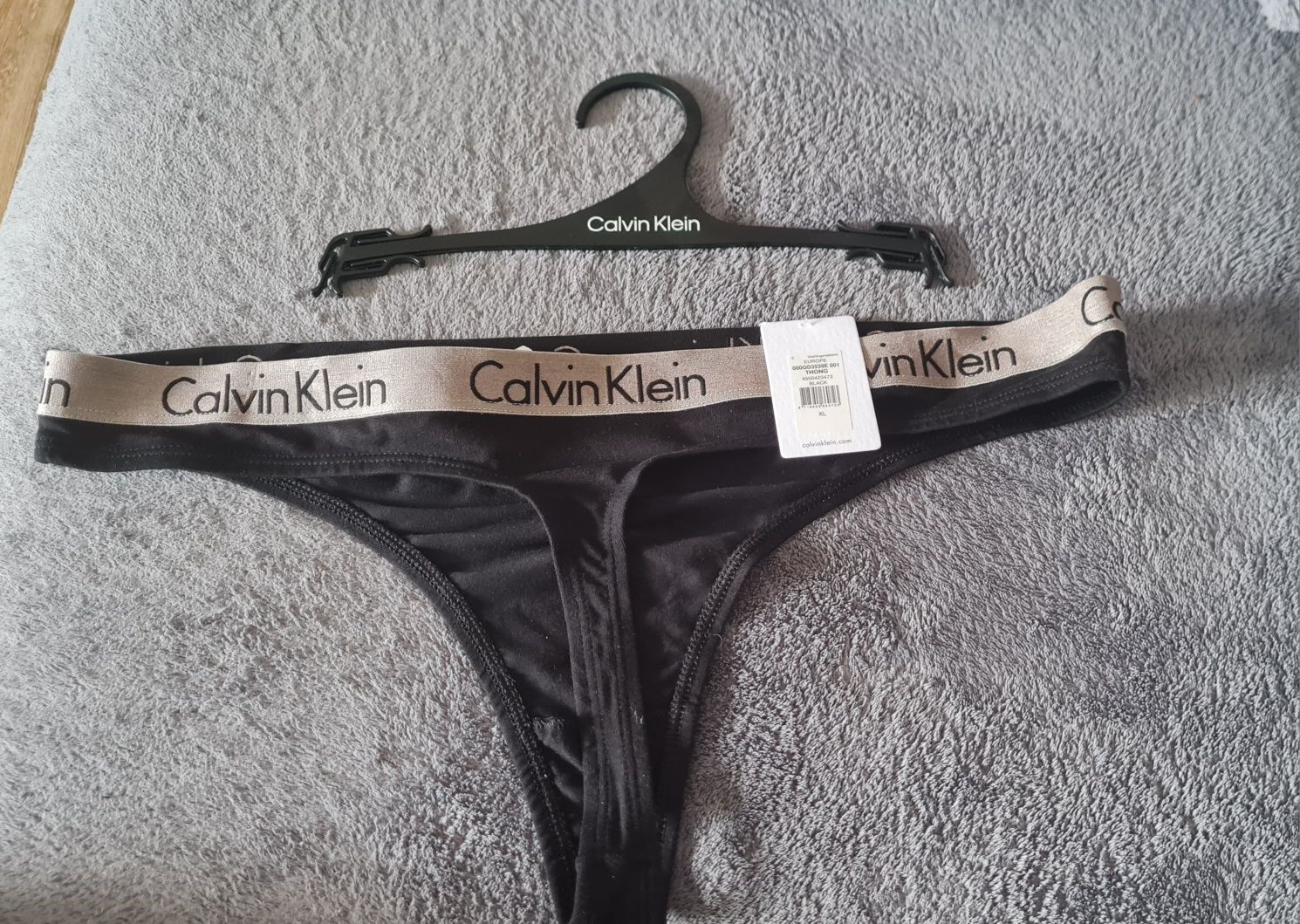 Stringi Calvin Klein L, XL