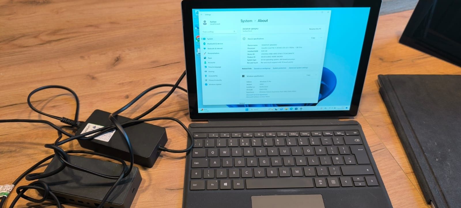 Surface pro 6 Intel Corel i5-8350U 230gb ładowarka ze stacją dokująca