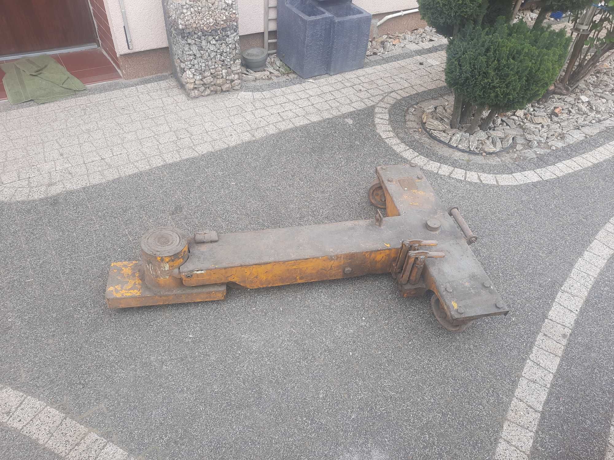 Podnośnik do samolotow ciezarowek  tirow autobusow