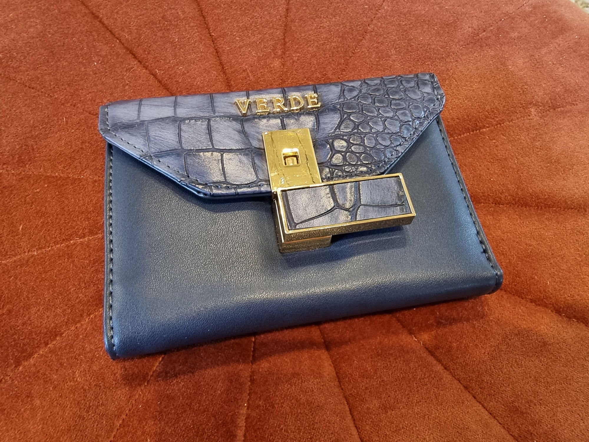 Nowy, granatowy portfel marki VERDE