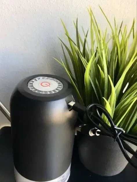 Помпа для води автоматична з акумулятором і зарядкою по USB.