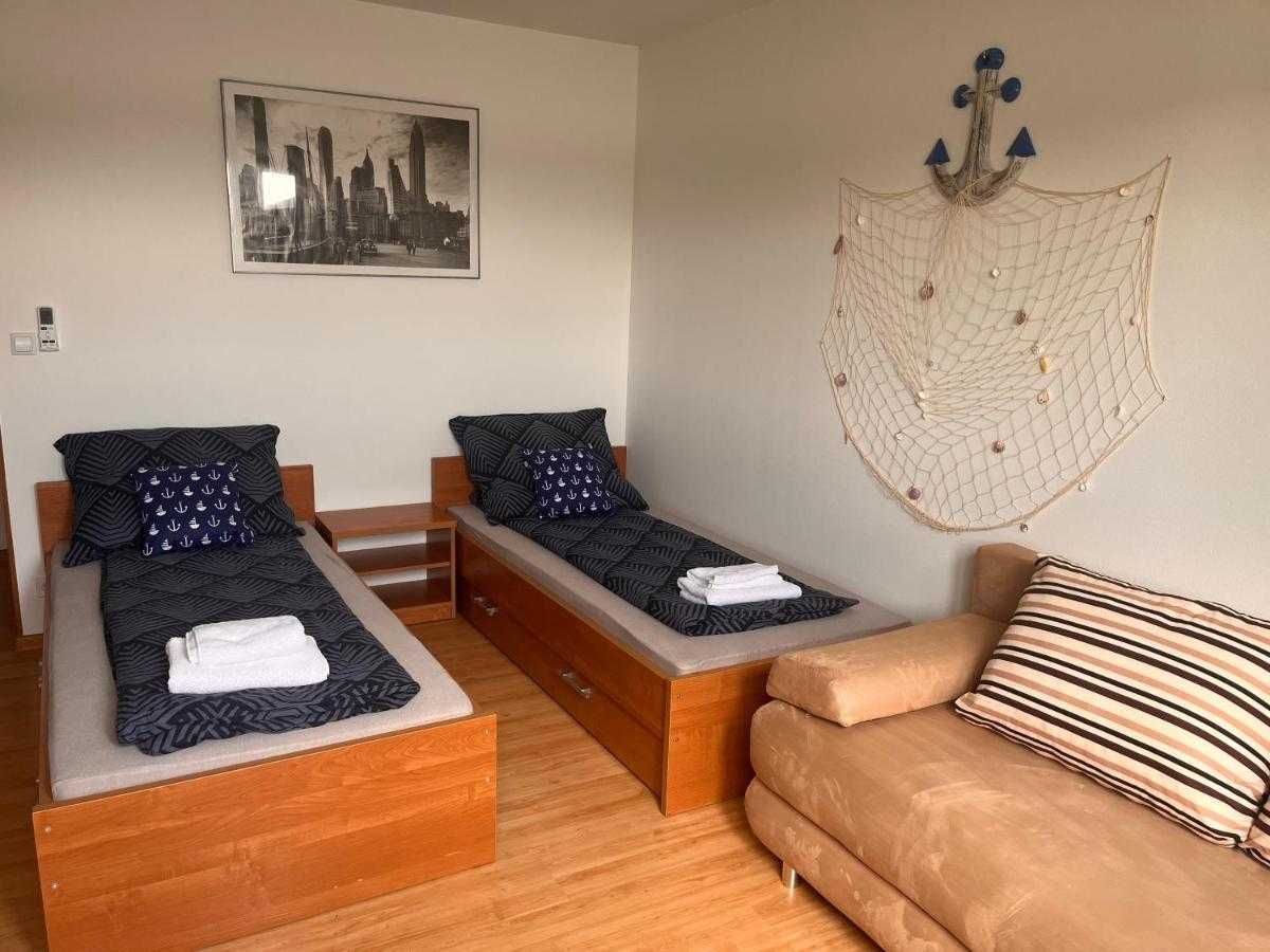 Apartamenty nad jeziorem rożnowskim  z  pomostem