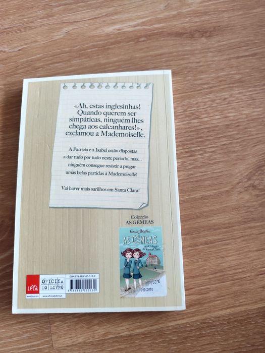 As gémeas voltam ao colegio