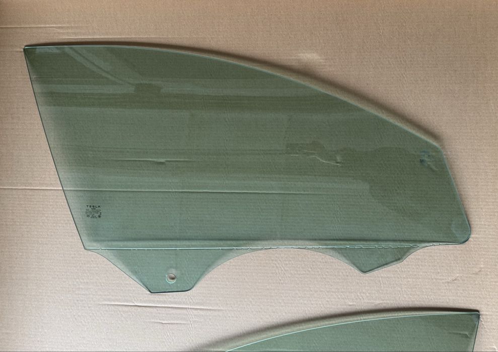 Скло Tesla Model Y ориігнал водійське пасажирське ліве праве водія