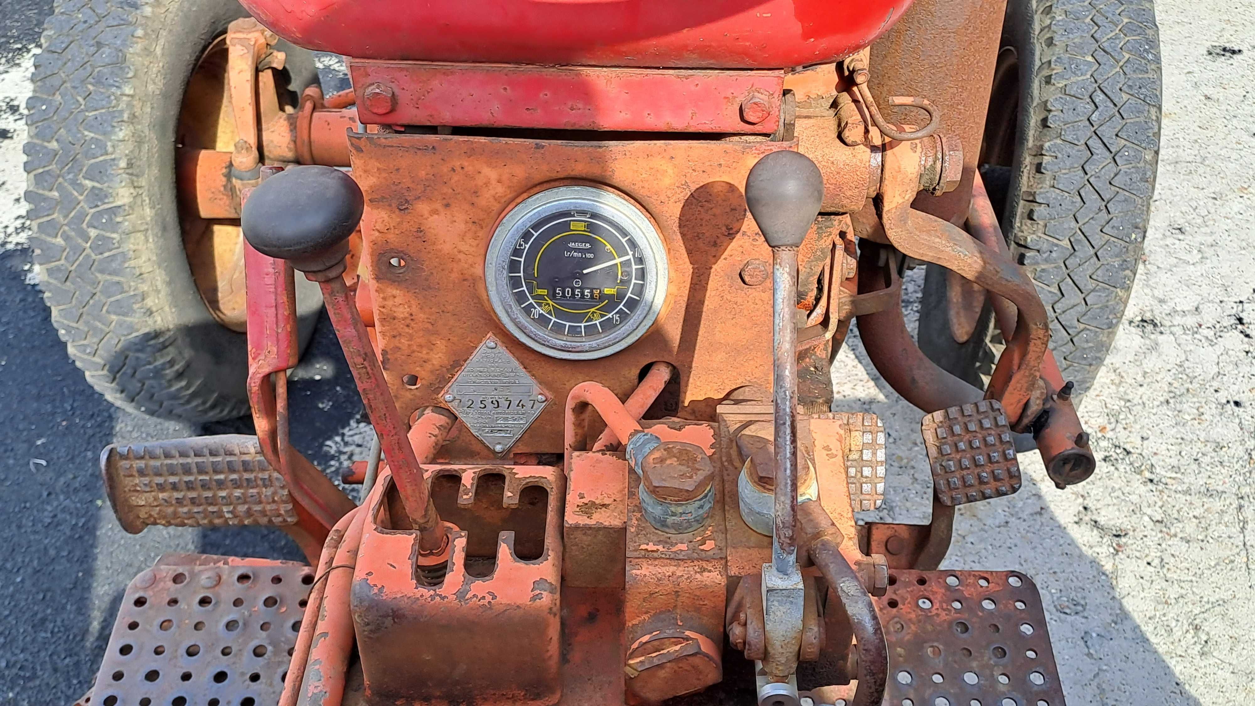 Ciągnik Traktor Renault Super 3D silnik MWM 2 cylindry wszystko działa