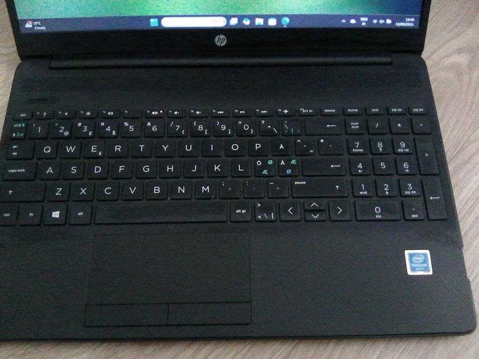 Portátil HP 15-dw1xxx,Intel Pentium Gold , Inclui Mala. 70 euro.