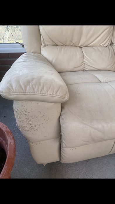 Sofa em pele tres e dois lugares