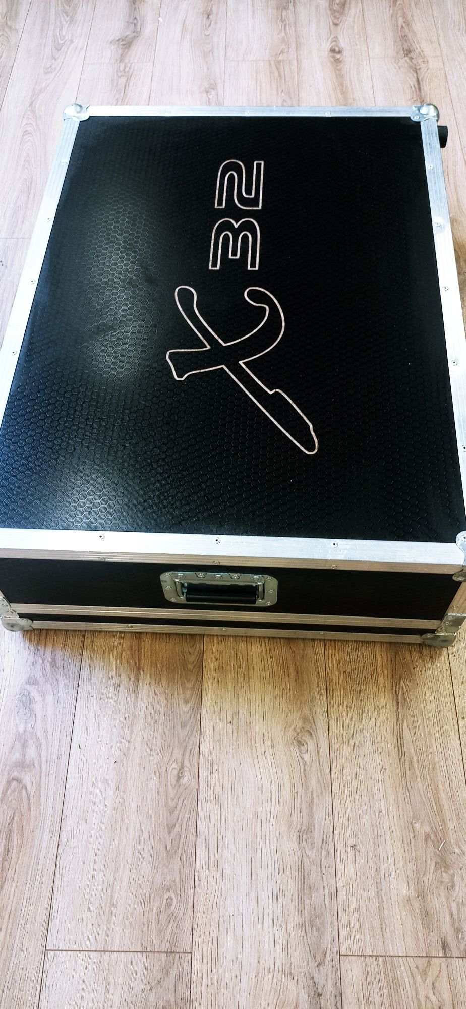 Behringer X32 full + case