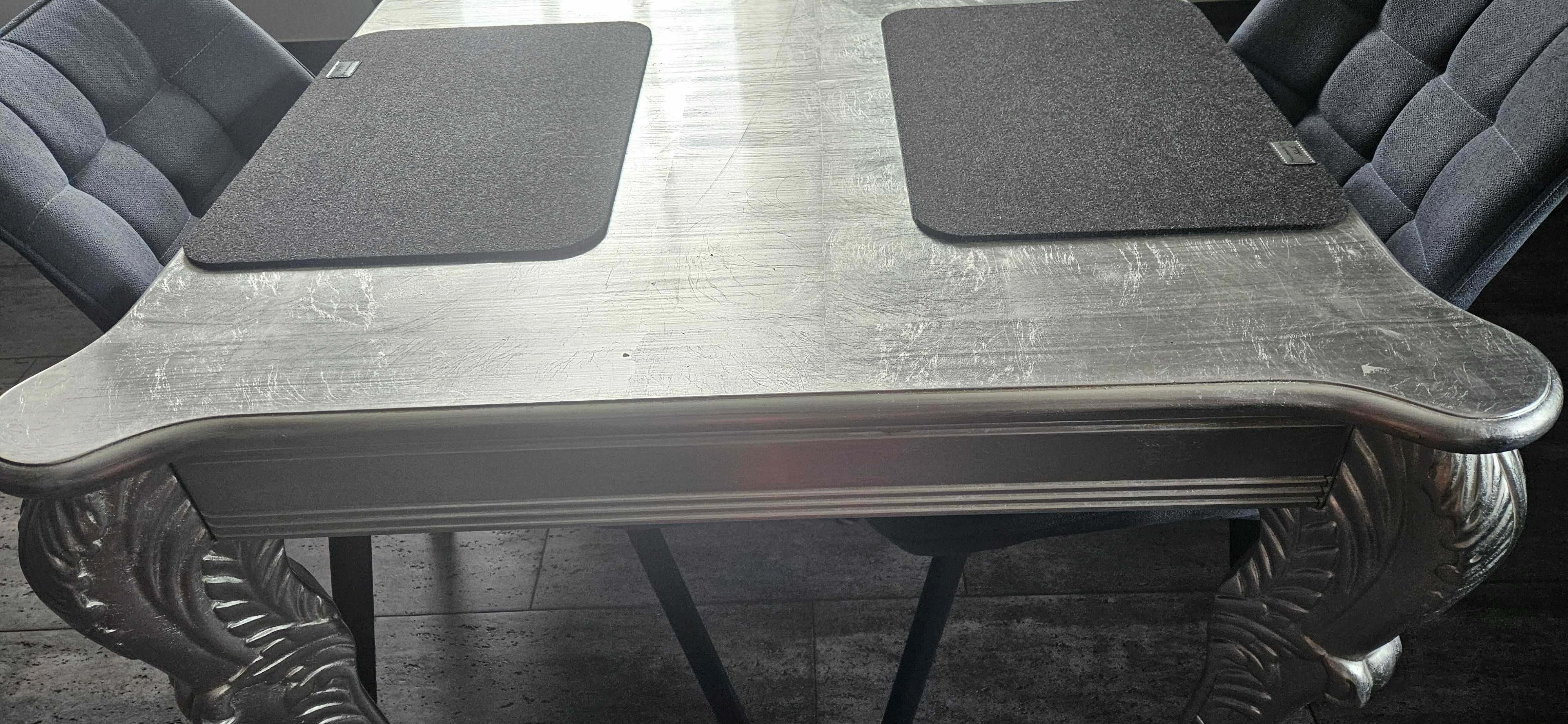 duży, design'erski stół do salonu, kuchni