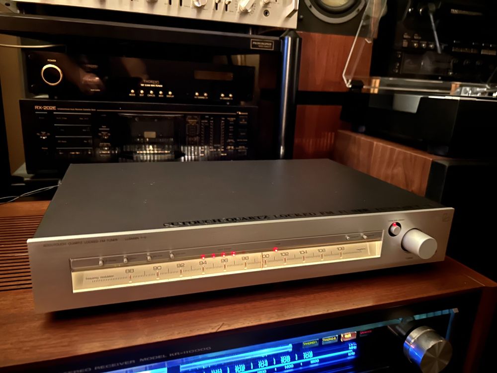 Tuner Luxman T-12 Laboratory Accutouch Quartz Locked FM
