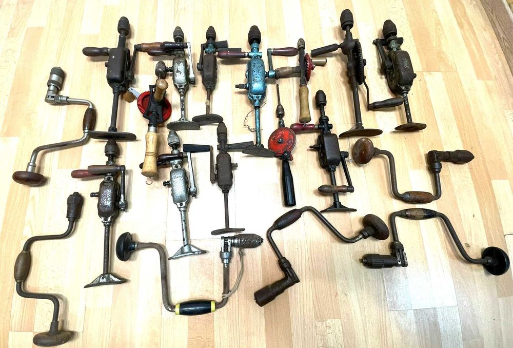 Ferramentas antigas, tornas, berbequins manuais