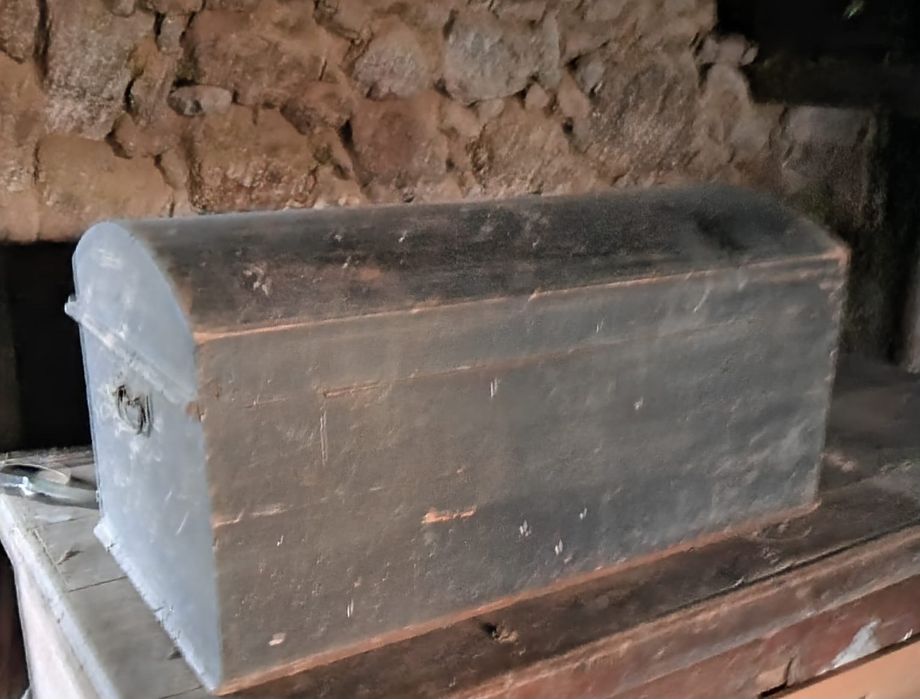 Baú Castanho Muito Antigo