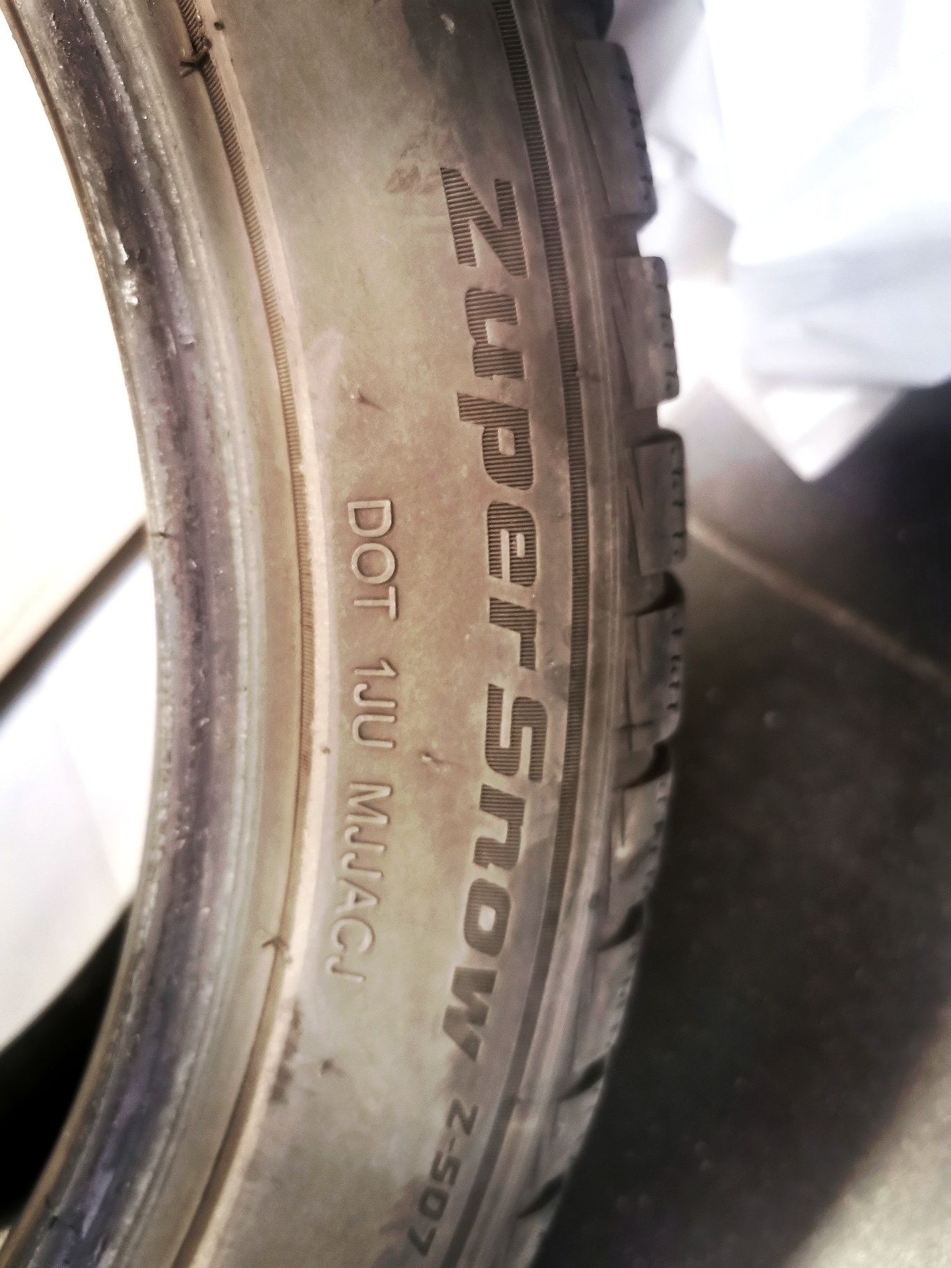 Opona zimowa 235/45/R19 Goodride