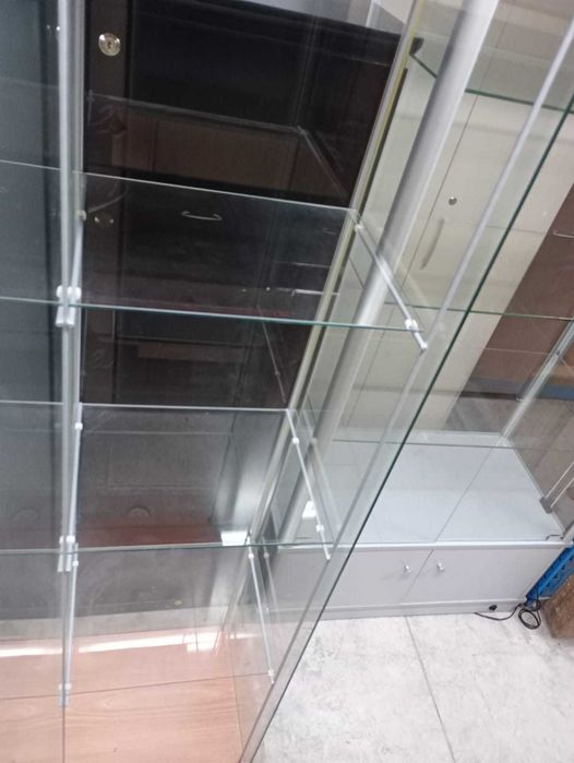 Regał witryna szklona stojąca  regały witryny szklone do domu salonu