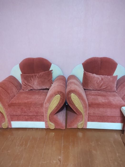 Продаю два кресла.