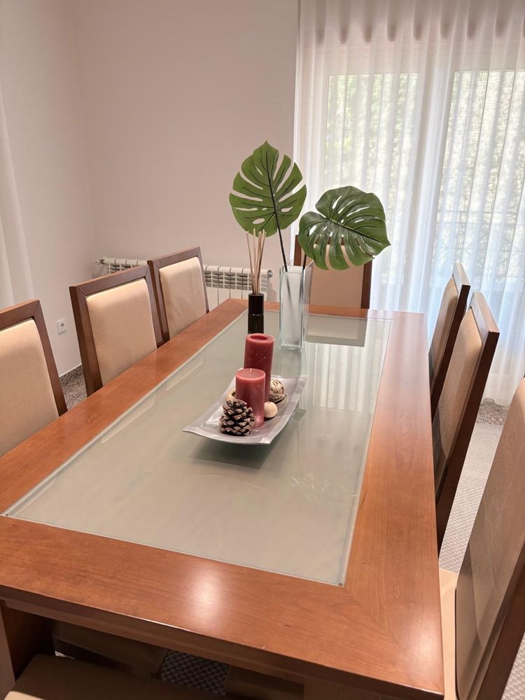 Mesa em cerejeira com tampo de vidro