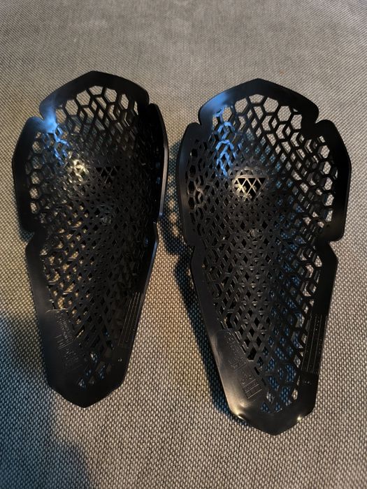 Dainese Pro Armor - proteções cotovelos