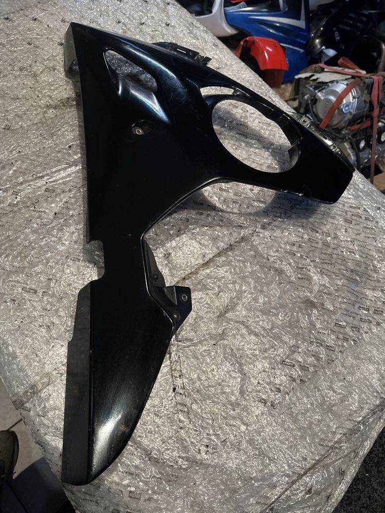 YAMAHA YZF-R6 RJ05 RJ09 03-05 PŁUG OWIEWKA LEWA Bok Boczek Osłona M18