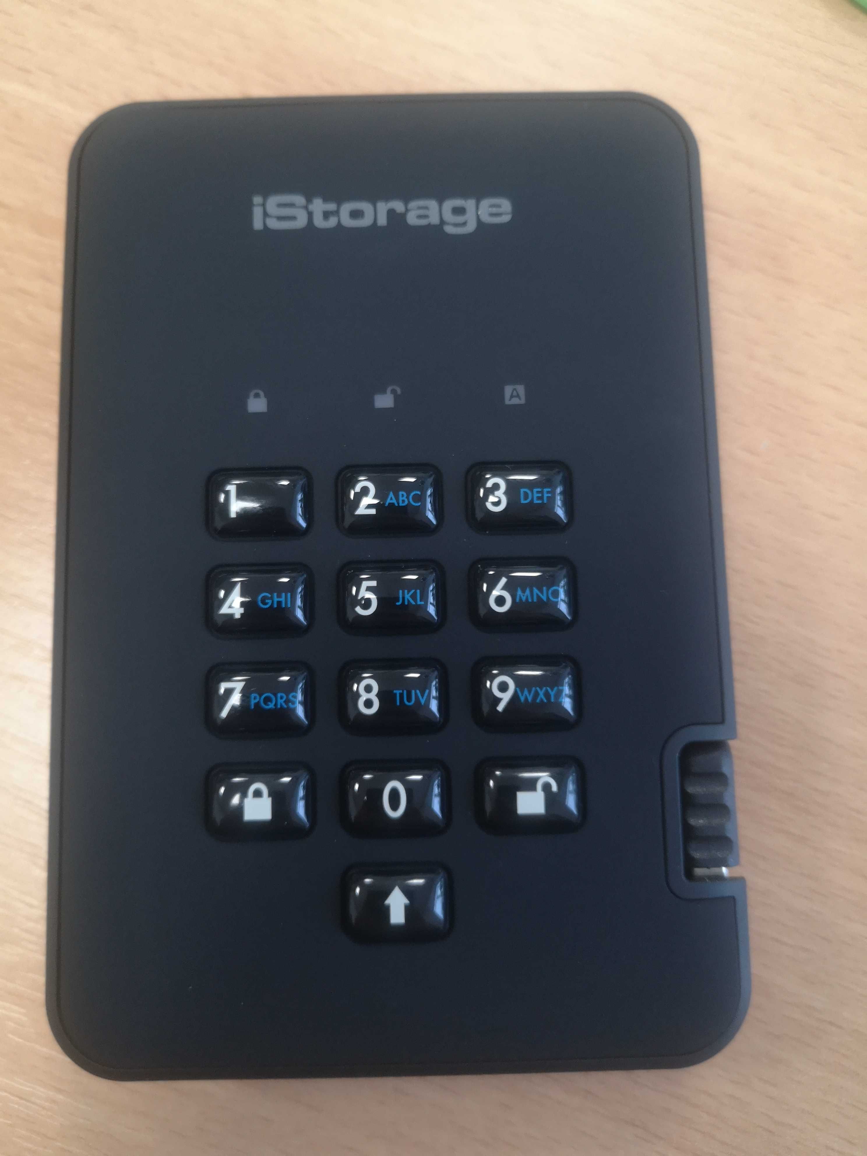 Флешка с кодом Жорсткий диск iStorage diskAshur USB 1 TB Phantom Black