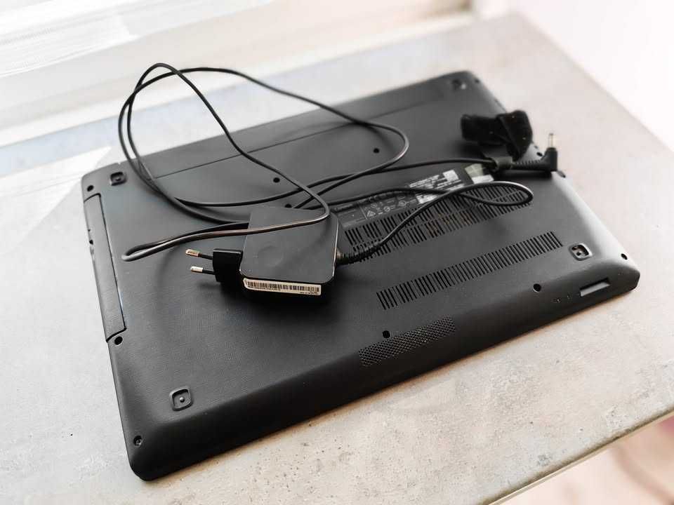 Laptop Lenovo i3 20gb ram SSD win 10 bateria Stan BDB mogę podwieźć