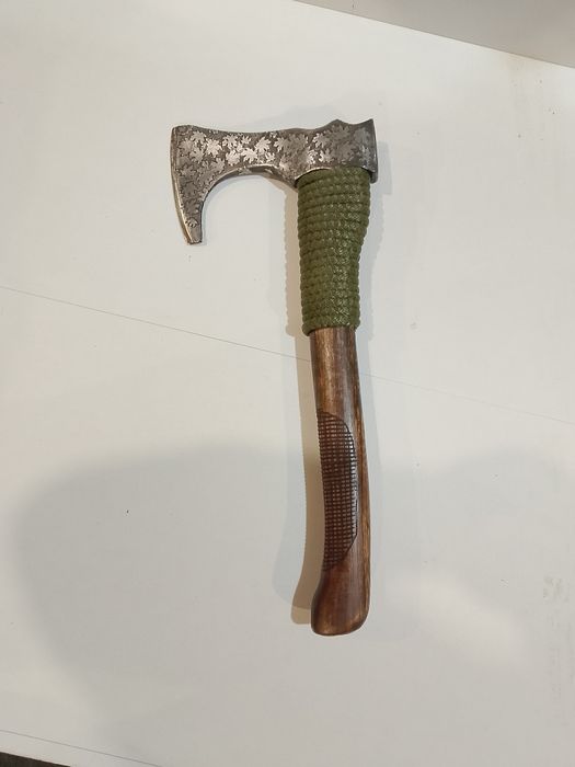 сокира ручної роботи