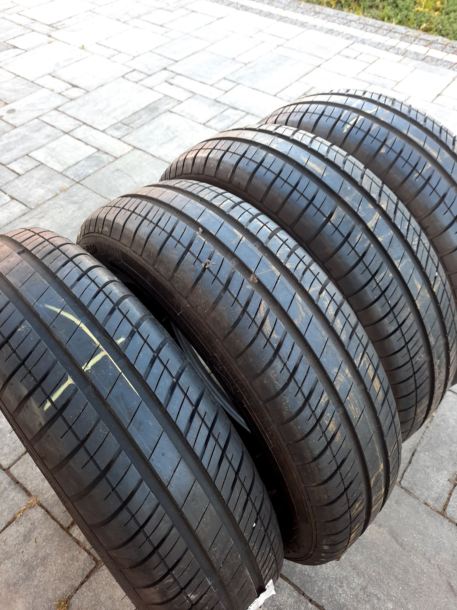 Komplet opon osobowych 165/65R15 Goodyear