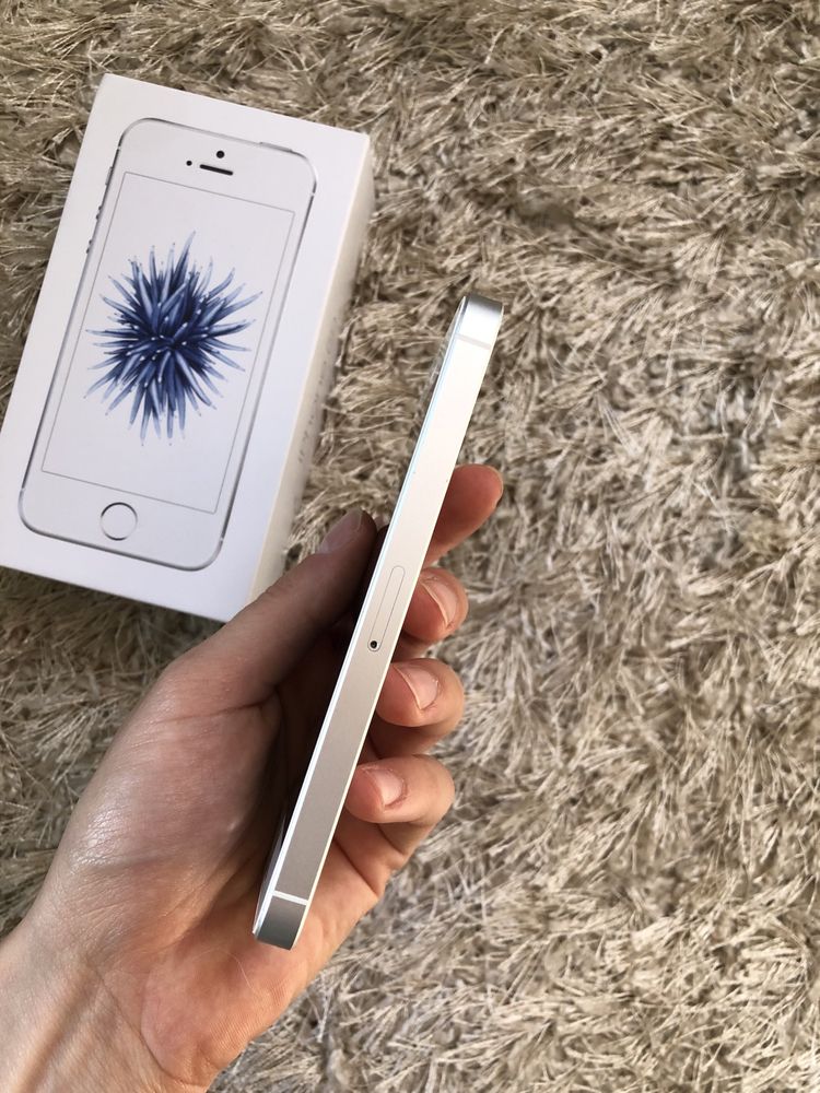 Iphone 5 SE w stanie idealnym srebrno biały
