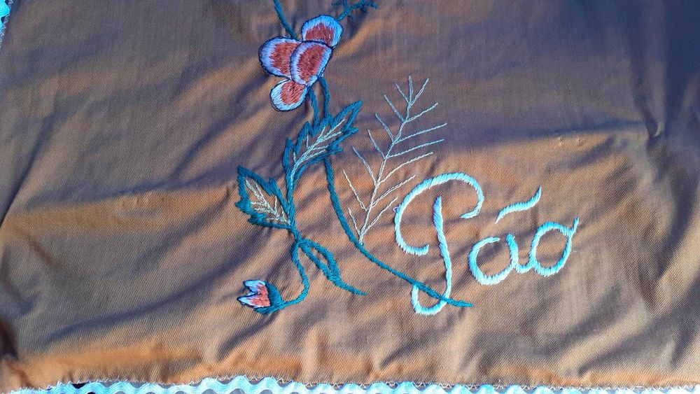 Saco de pão com bordado, feito à mão