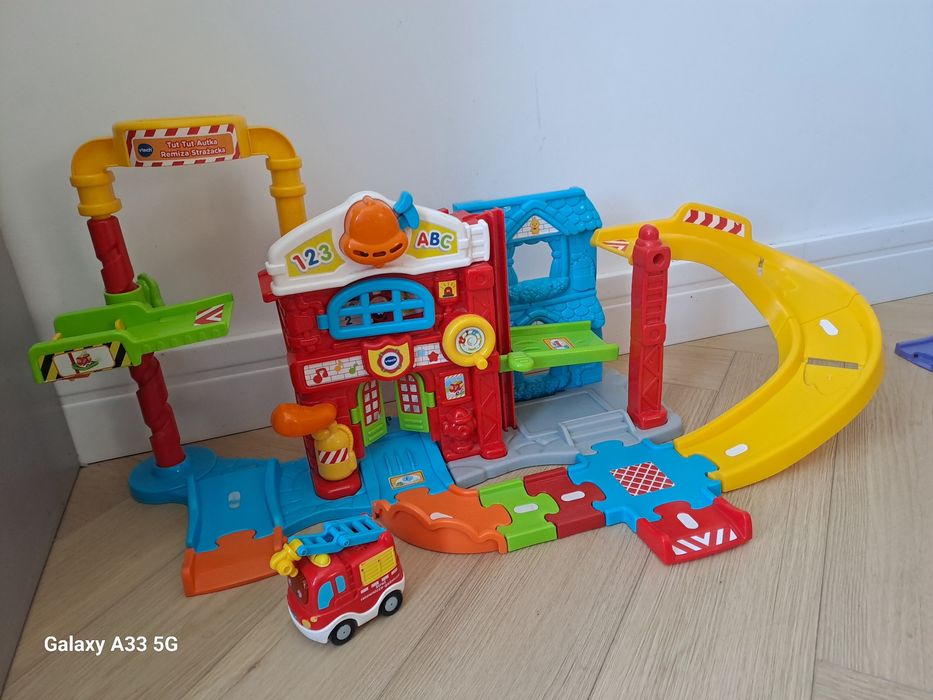 zestaw VTech Tut Tut Remiza Strażacka 60813
