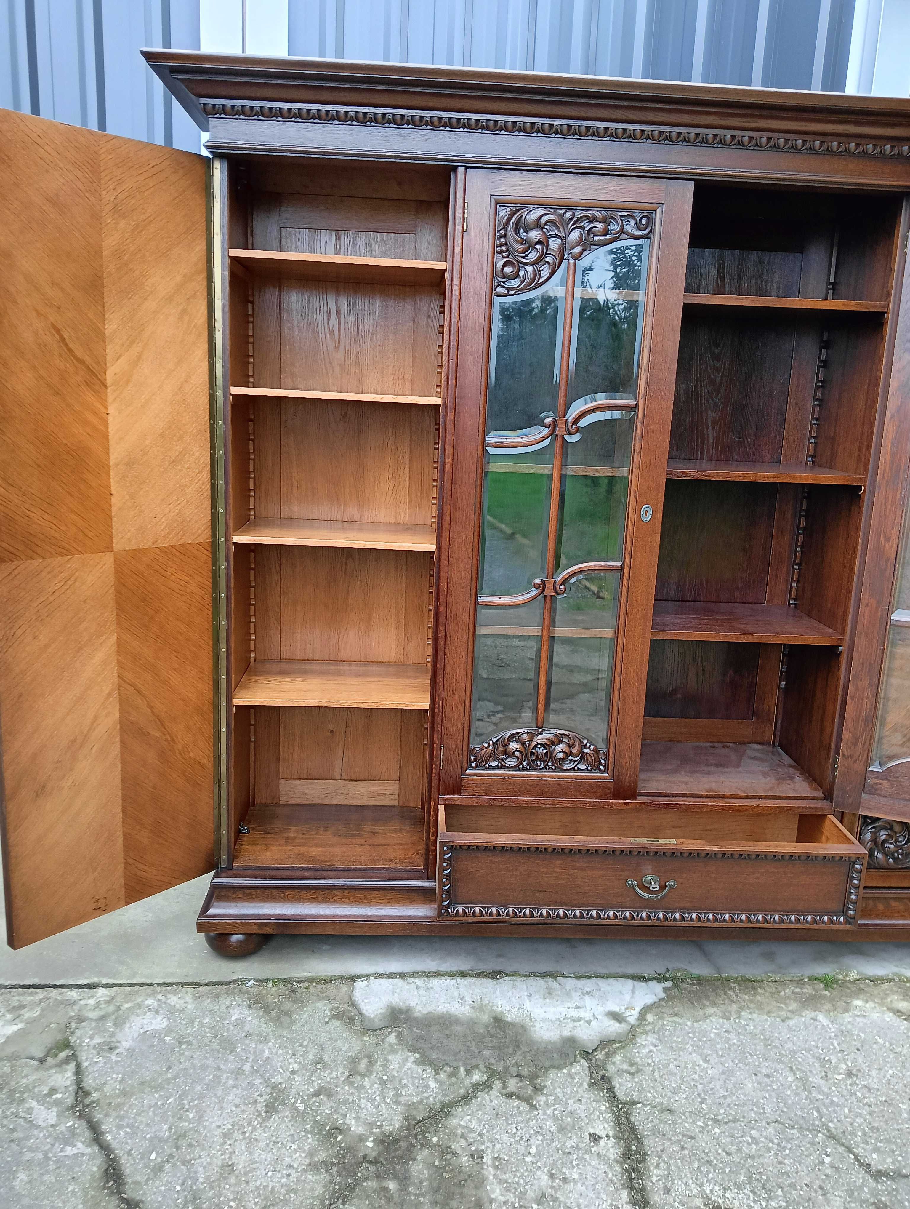 Biblioteka antyk zdobiony gabinet po renowacji