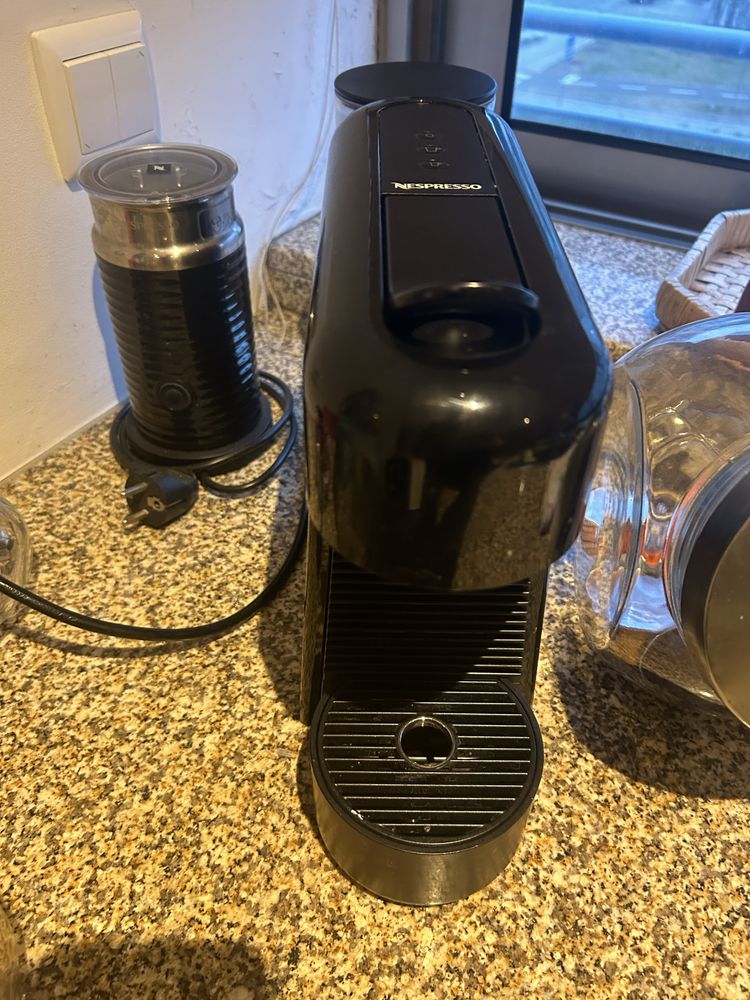 Nespresso essenza Plus + aeroccino 3