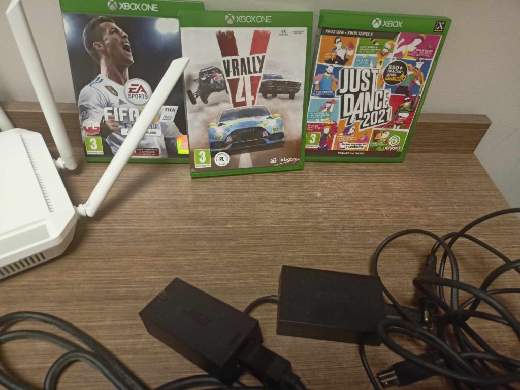 Xbox ONE s + Kinect + 100 gier + 2 pady