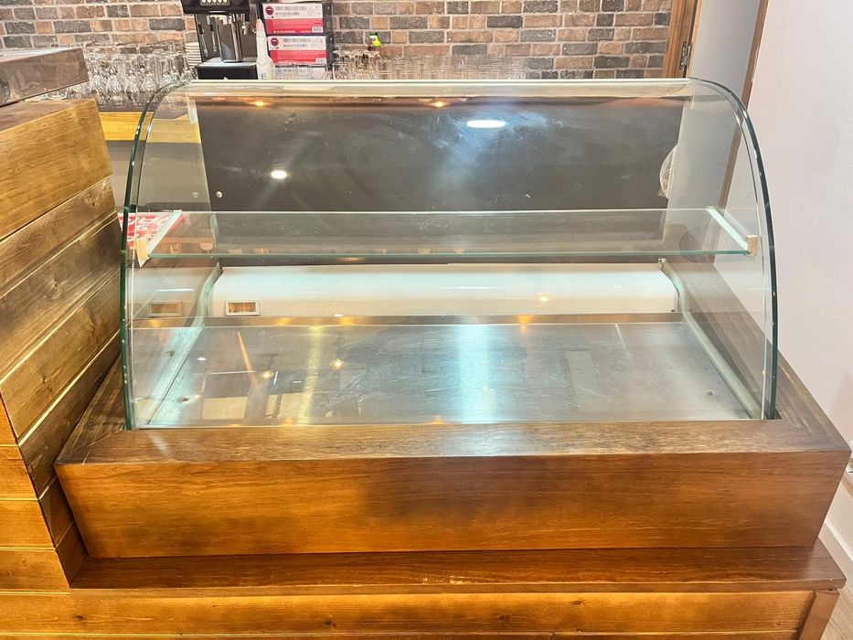 Vitrine refrigerada  94cm de comprimento x 55cm de largura ×40cm de al