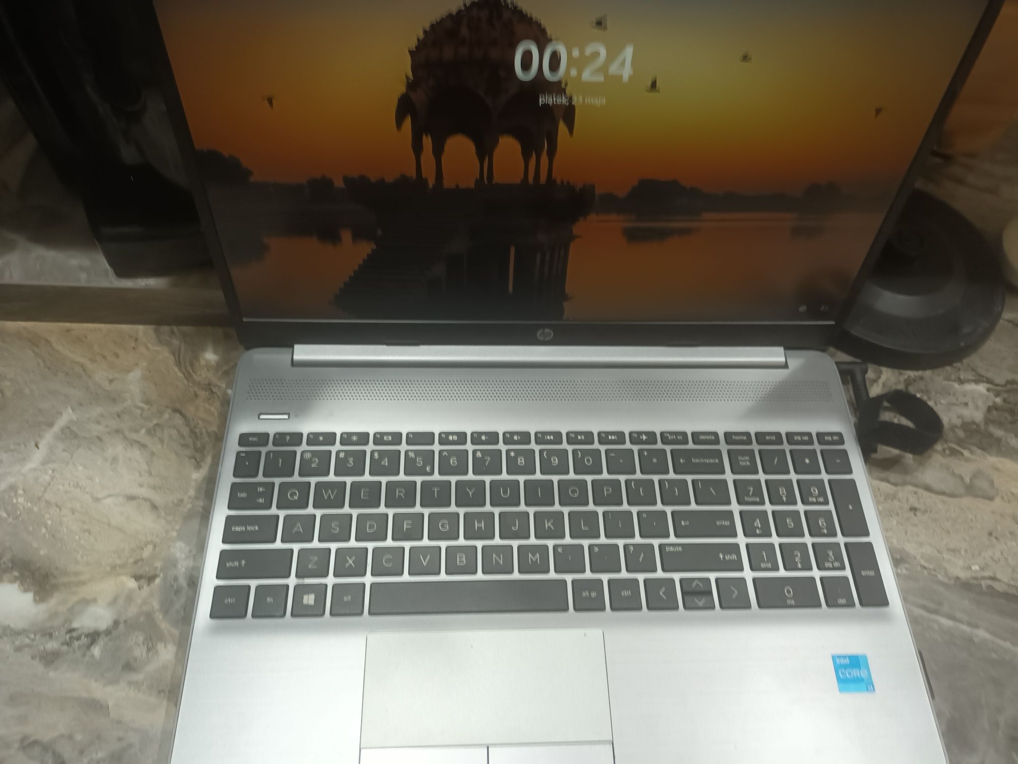 Sprzedam laptopa w idealnym stanie