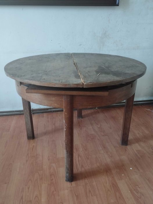 Stary stół drewniany okrągły rozkładany