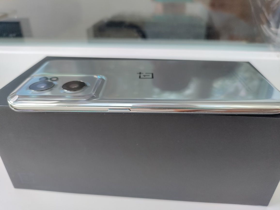 Смартфон OnePlus Nord CE 2 5G 8/128 Гб + чехол, стекло