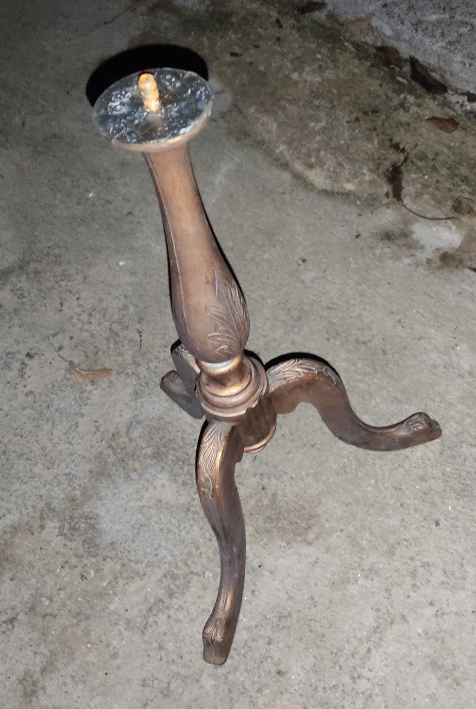 Pedestal clássico em madeira
