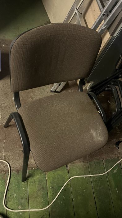 5 krzesel konferencyjnych