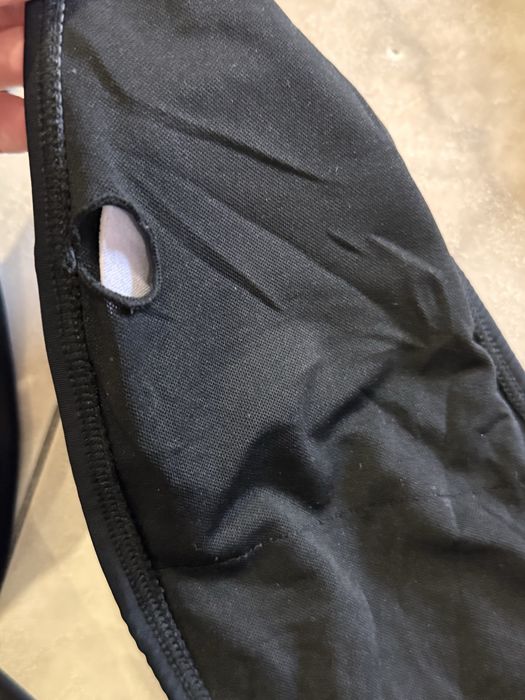 Чорний суцільний купальник