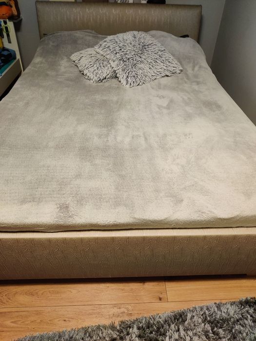 Łóżko sypialniane