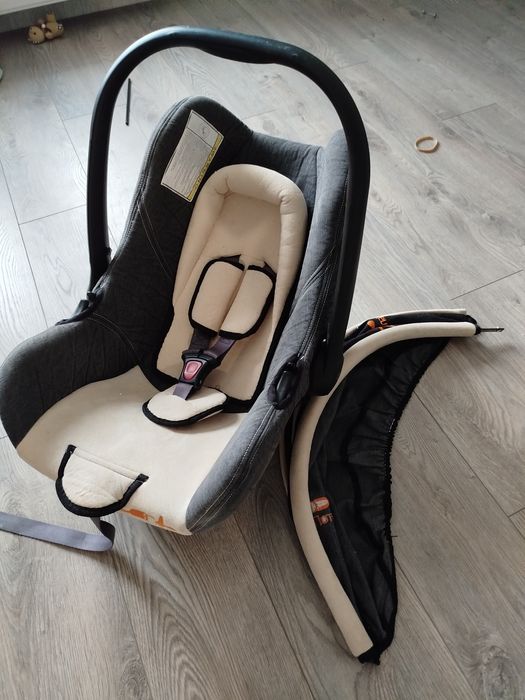Віддам безкоштовно дитяче автокрісло