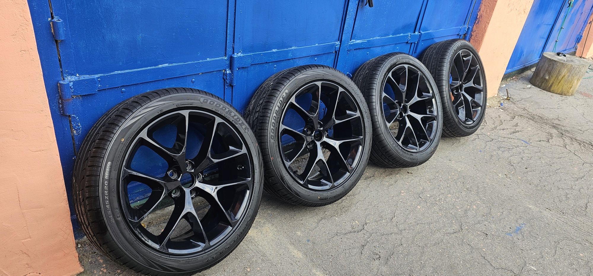 Dodge charger challenger mopar opony 245/45/20 felgi 5x115 et 24