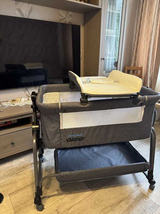 Приставне ліжко з пеленальною дошкою, гойдається