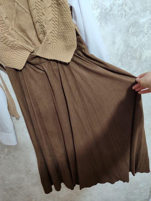 Жилет в'язаний спідниця міді рубашка набір костюм теплий