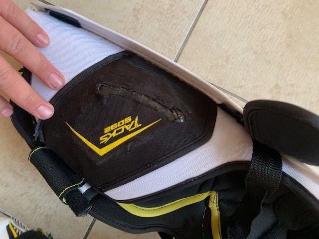 Nagolenniki hokejowe CCM 50 cm 18 " wzrost 185 cm zniszczone
