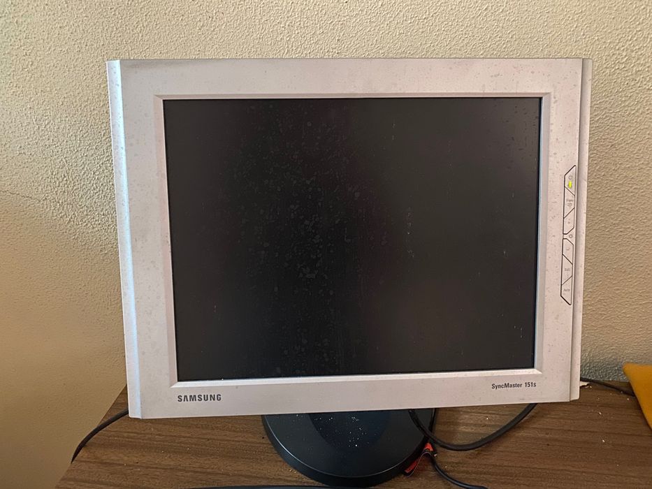 Monitor samsung SyncMaster 151s, em bom estado. Não aceito trocas.
