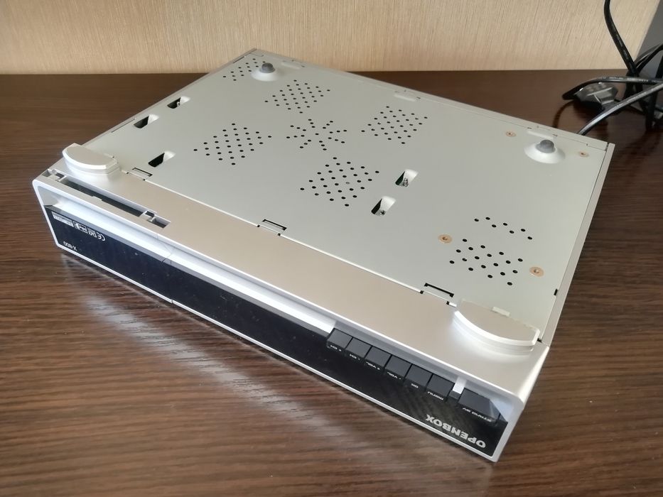 Продам ТВ тюнер Openbox Х-800