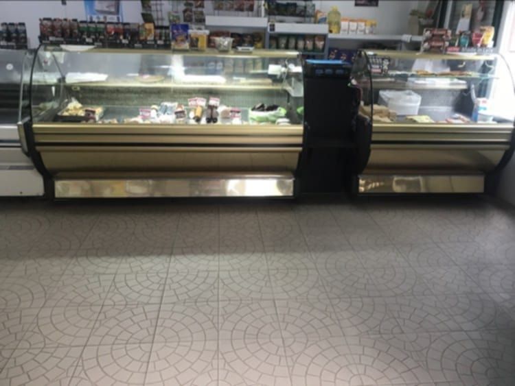 Холодильні вітрини в продуктовий магазин