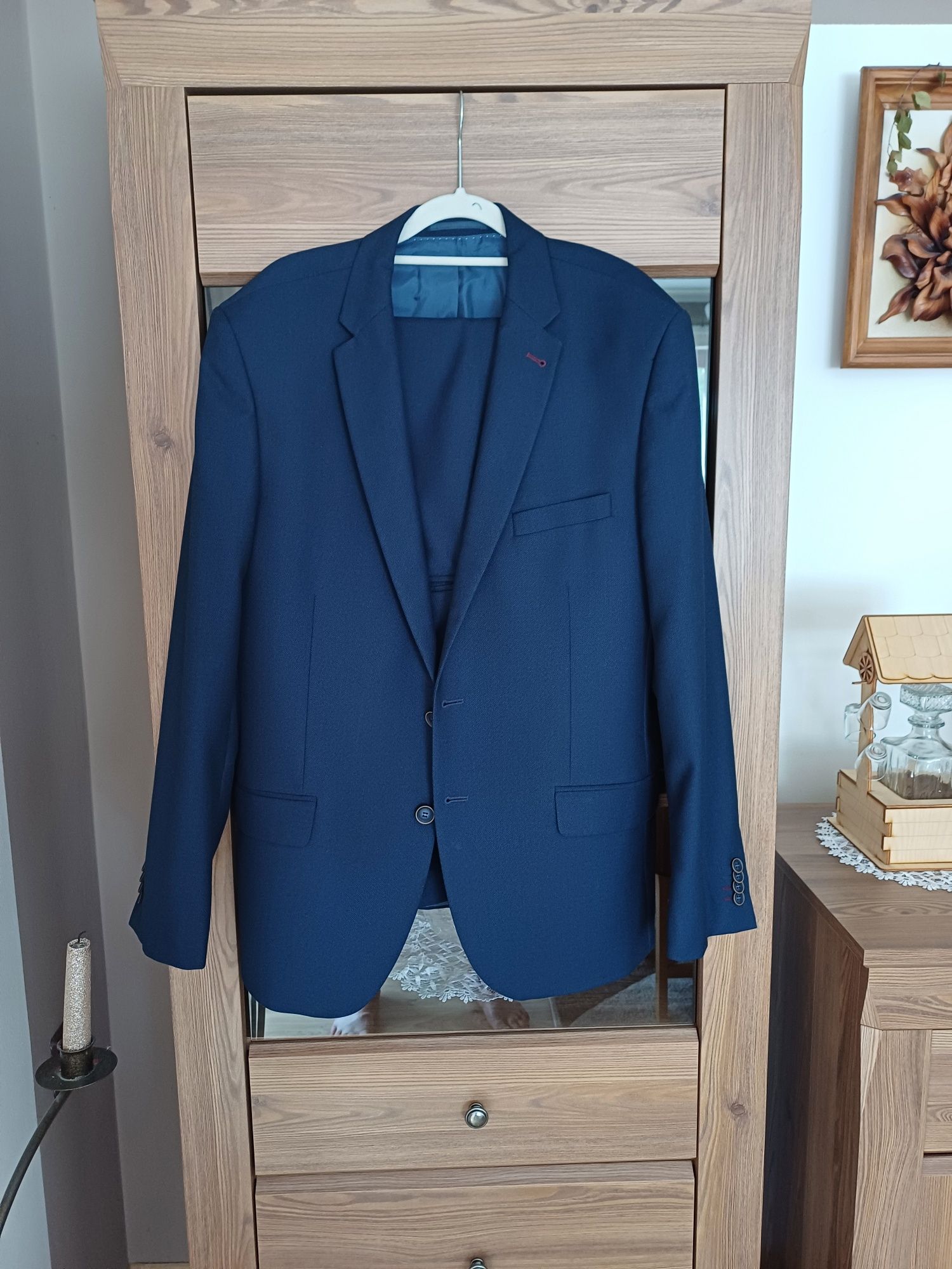 Markowy garnitur męski Vestus + krawat